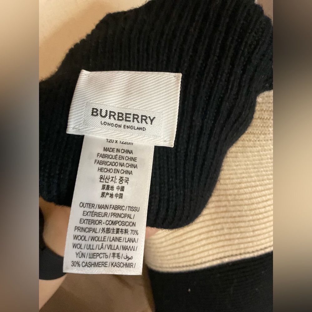 Burberry Shawl Cape - Picture 8 of 8